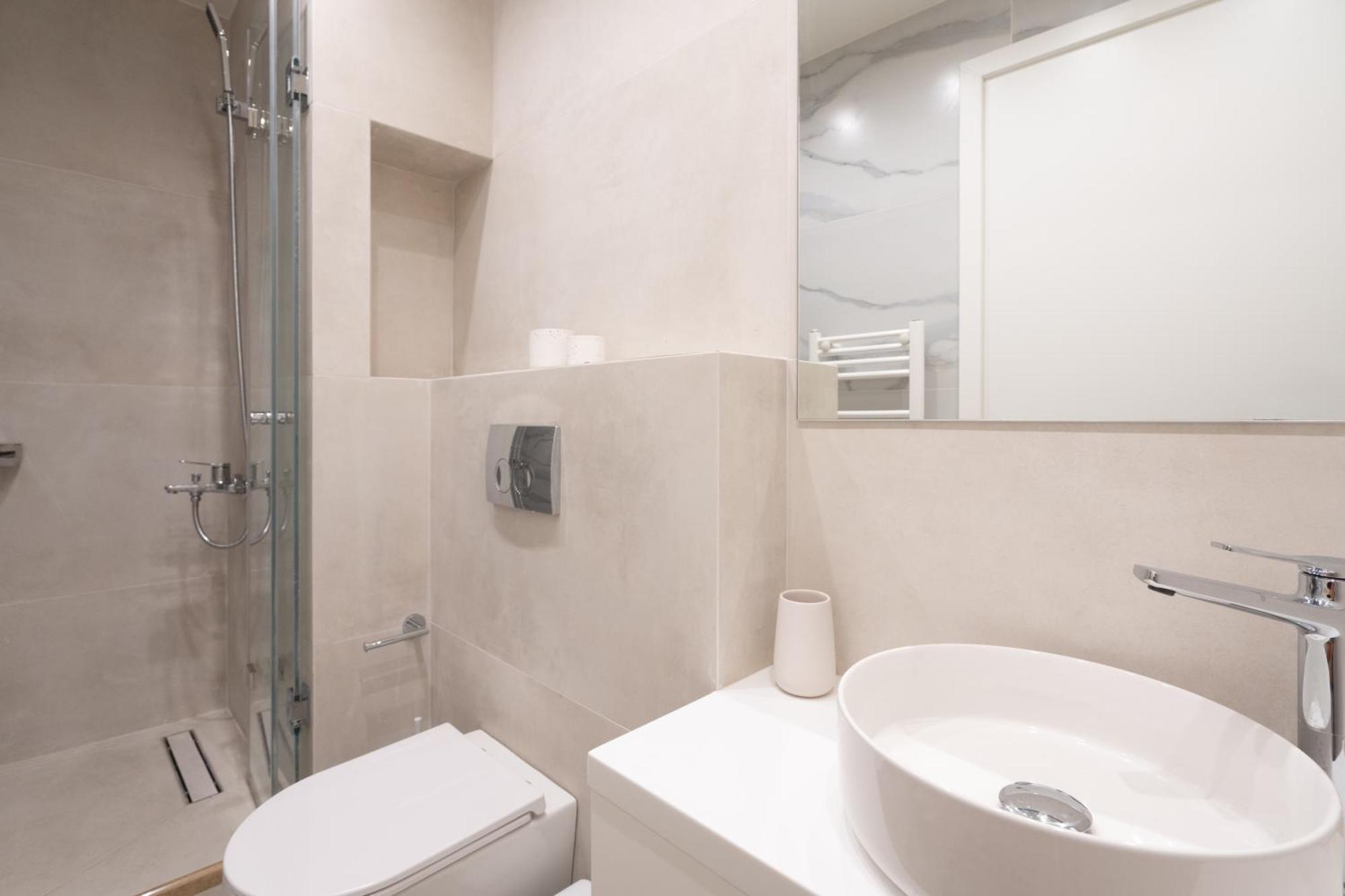 Newly Renovated 2 Bedroom Apartment, 5Min To Metro Atene Esterno foto